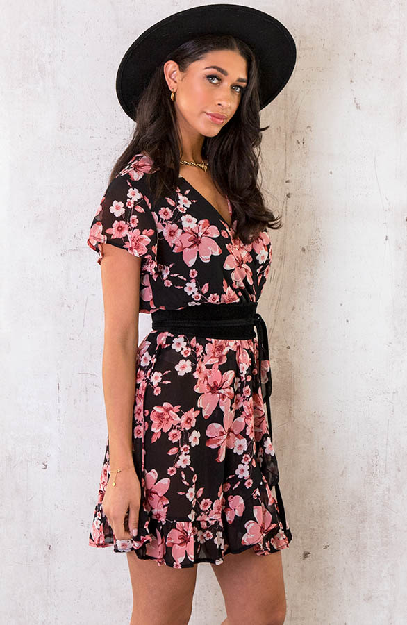 Overslag Jurk Bloemen Zwart Roze Fashionmusthaves Nl